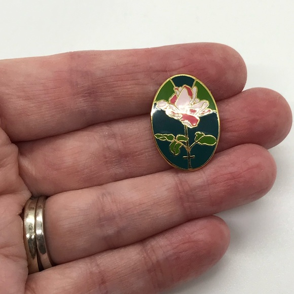 VTG Flower Lapel Pin - Picture 3 of 8